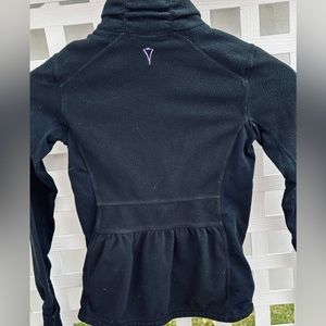 IVIVVA girls size 6 black fleece jacket in great shape